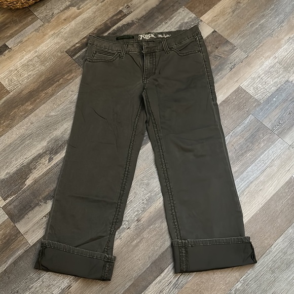 Capris - Picture 2 of 5